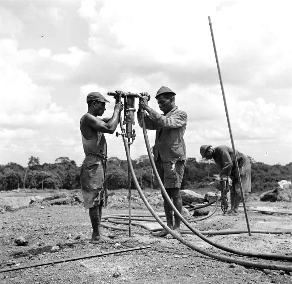 Het aanbrengen van springstof op het terrein van de Surinaamse Bauxiet Maatschap, Bestanddeelnr 252-6578