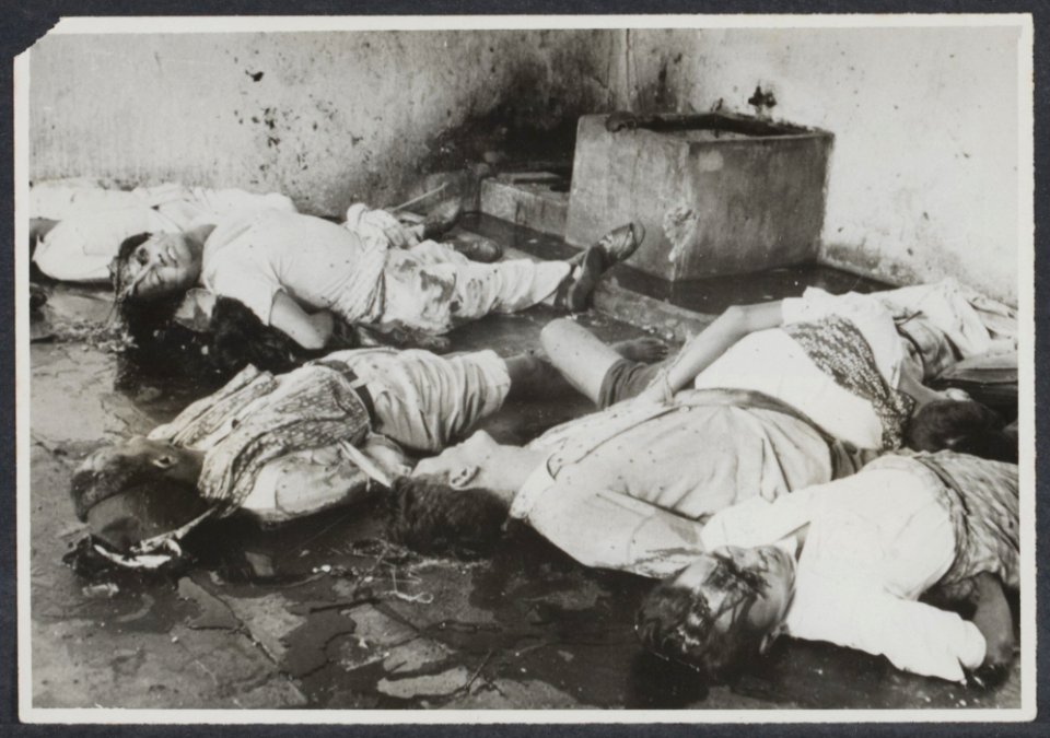 Het in de haast door de TNI neergeschoten Indonesiërs met dum-dum kogels in de g, Bestanddeelnr 344021 019