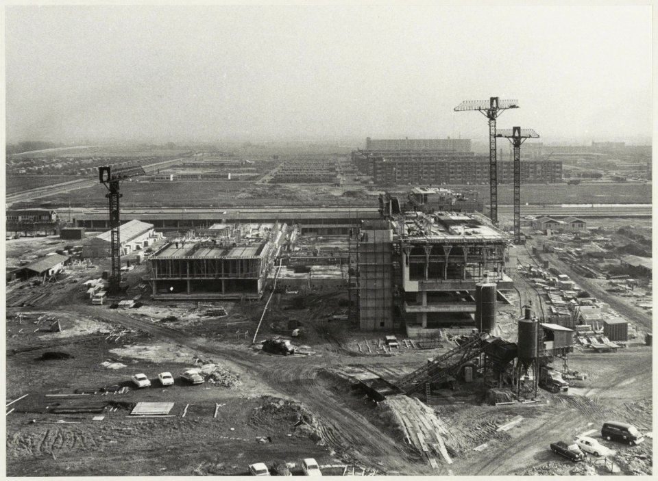 Het in aanbouw zijnde St. Elisabeths Gasthuis, ziende naar het oosten., NL-HlmNHA 54012149