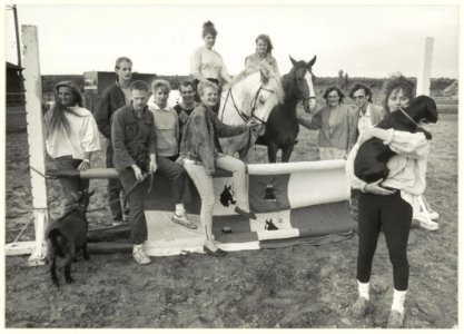 Het 20-jarig bestaan van De Molenruiters in de manege Wagenmaker. NL-HlmNHA 54023495