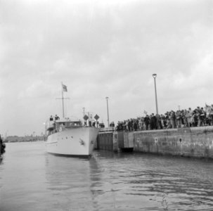 Het koninklijk jacht Piet Hein op weg naar de Nationale Vlootschouw van Marine, Bestanddeelnr 255-7220