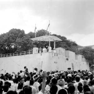 Het koninklijk paar op de muur van Fort Amsterdam in Willemstad, Bestanddeelnr 252-3596