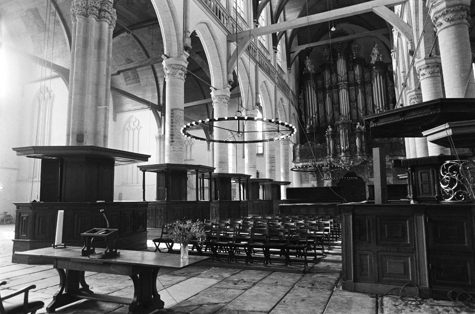Het interieur van de gerestaureerde kerk, Bestanddeelnr 930-1556