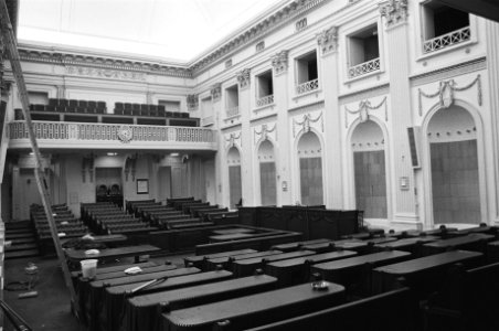 Het interieur van de Tweede Kamer tijdens schilderswerkzaamheden, Bestanddeelnr 930-4045