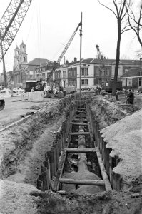 Het J. D. Meijerplein wordt onderhanden genomen door mensen van riolering en wat, Bestanddeelnr 920-1735