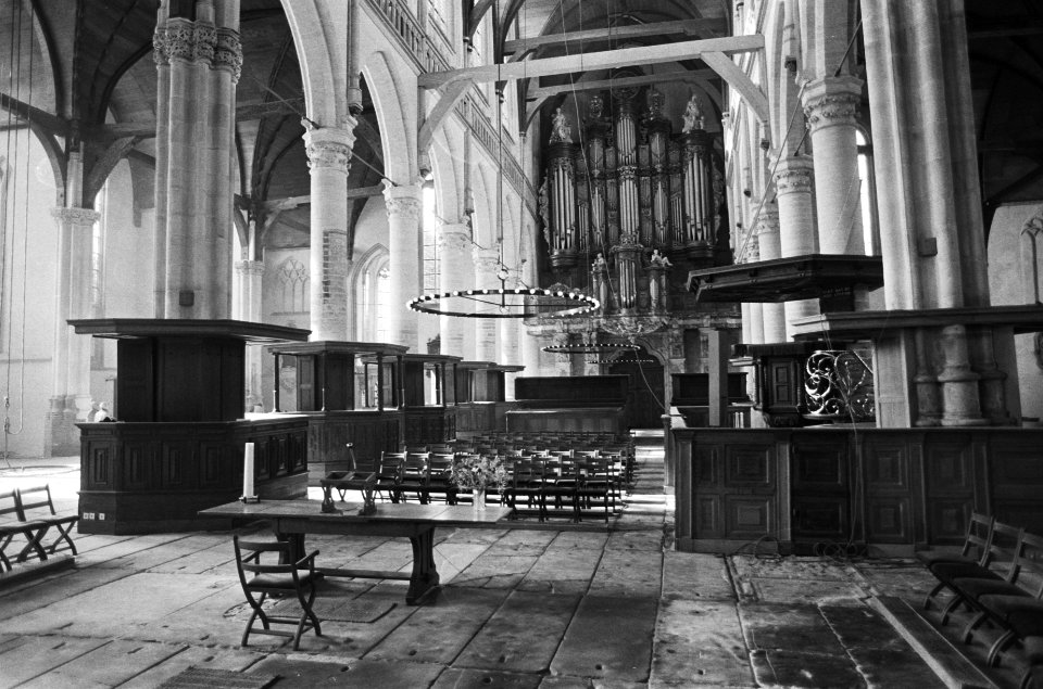 Het interieur van de gerestaureerde kerk, Bestanddeelnr 930-1555