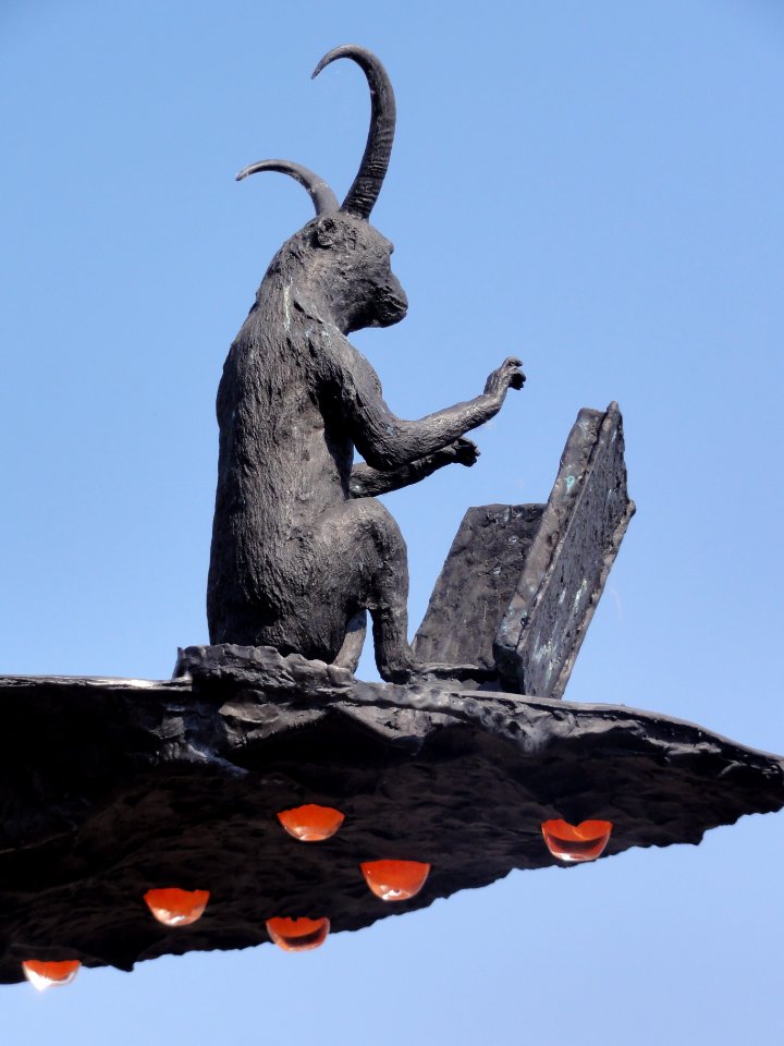 Herveld-N beeld De Deugniet, detail