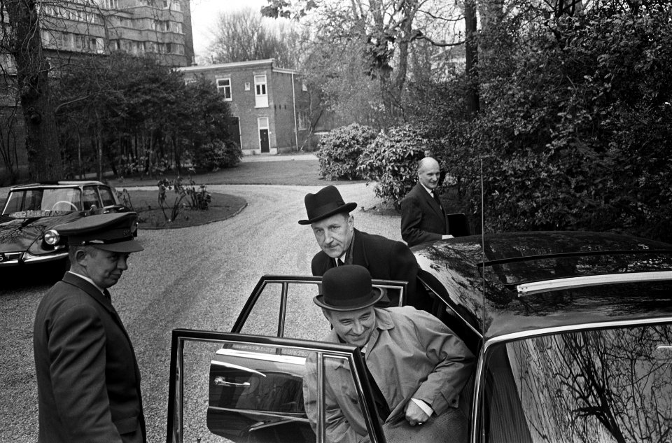 Het kabinet, kandidaat ministers bijeen, nr. 8 de heren De Jong , Luns en Bot in, Bestanddeelnr 917-6440