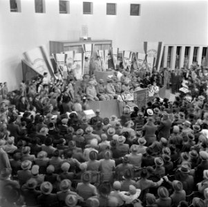 Herdenking van de eerste verjaardag van Israels onafhankelijkheid in de Jessurun, Bestanddeelnr 255-0368