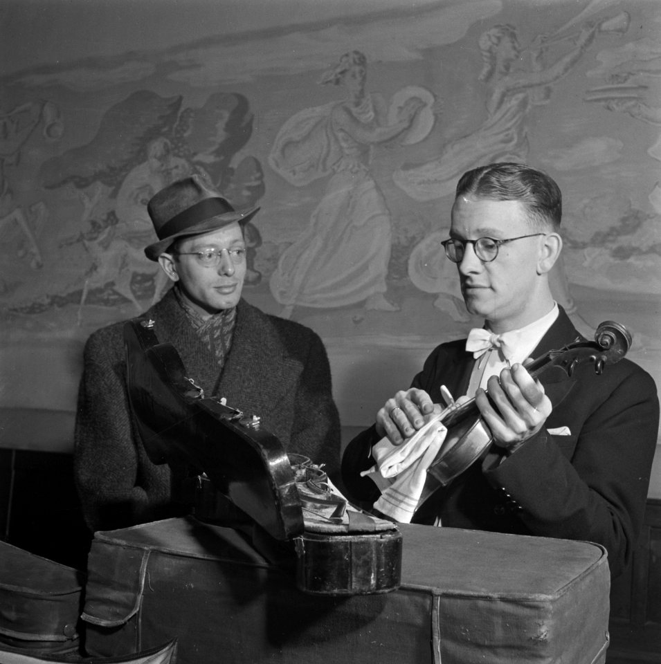 Het inpakken van de instrumenten voor het concertgebouworkest, Bestanddeelnr 901-4267