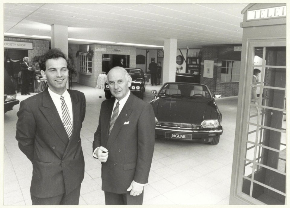 Het 70-jarig bestaan van garage Kimman. Op de foto Vader en zoon Kimman. NL-HlmNHA 54023600