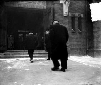 Herdenkingszondag kerkgang Halsteren in sneeuw, Bestanddeelnr 905-5331