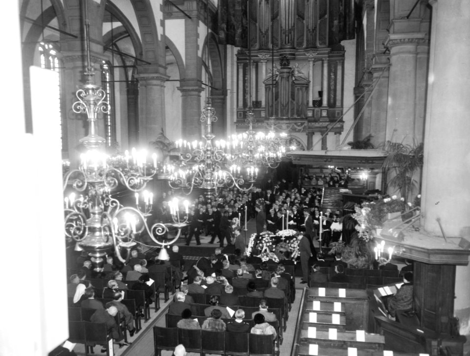 Herdenkingsplechtigheid van de geallieerde gevallenen in Westerkerk te Amsterdam, Bestanddeelnr 917-1085