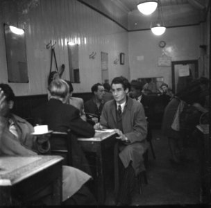 Het interieur van Arthur's Cafe, Bestanddeelnr 191-1004