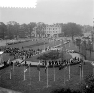 Herdenking UNO-oprichting op het Frederiksplein te Amsterdam Overzicht van de p, Bestanddeelnr 909-0617