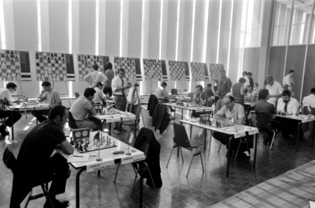 Het IBM schaaktoernooi in volle gang. Op de voorgrond links de Tsjechoslowaakse , Bestanddeelnr 922-6319