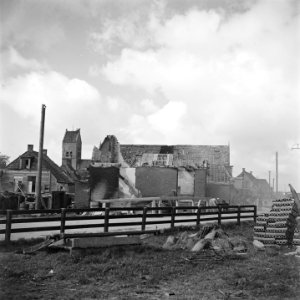 Het in de strijd beschadigde Pingjum bij de kop van de Afsluitdijk, Bestanddeelnr 900-2688