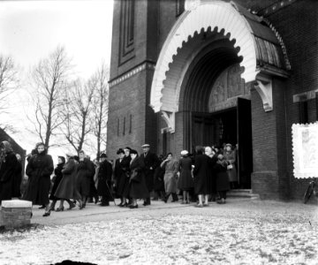 Herdenkingszondag kerkgang Halsteren in sneeuw, Bestanddeelnr 905-5333