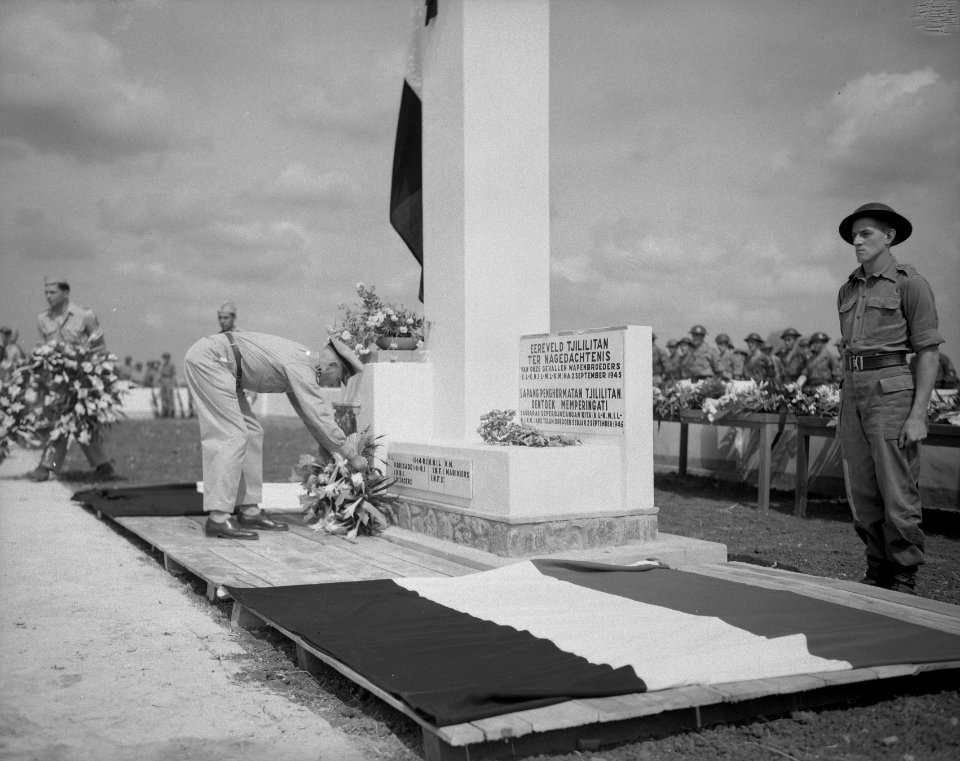 Herdenkingsplechtigheid U-Brigade op ereveld Tjililitan Kolonel JW Sluyter, c, Bestanddeelnr 10356