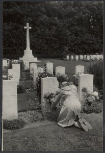 Herdenking Slag om Arnhem. In Oosterbeek-Arnhem en Nijmegen wordt donderdag de j, Bestanddeelnr 24022 121