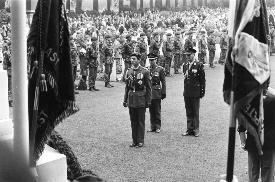 Herdenking Slag om Arnhem op Airborne begraafplaats , Oosterbeek overzichten ti, Bestanddeelnr 933-0898
