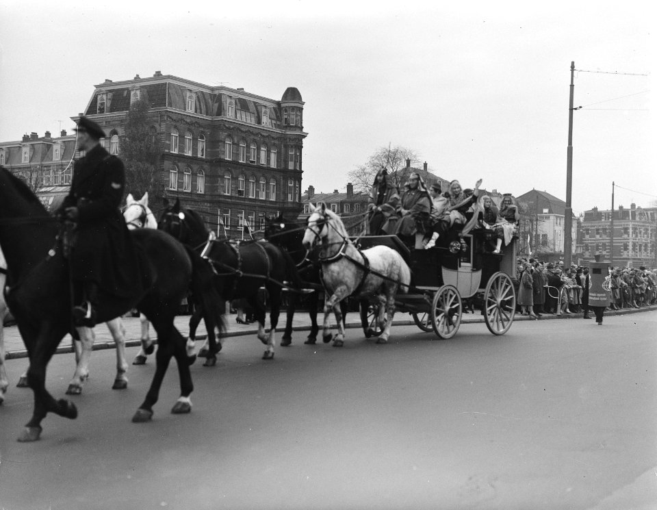 Herdenking UNO-oprichting op het Frederiksplein te Amsterdam, Bestanddeelnr 909-0613