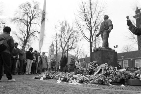 Herdenking Februaristaking bij de Dokwerker in Amsterdam, Bestanddeelnr 933-2465