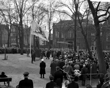 Herdenking februaristaking, kranslegging, Bestanddeelnr 912-1403
