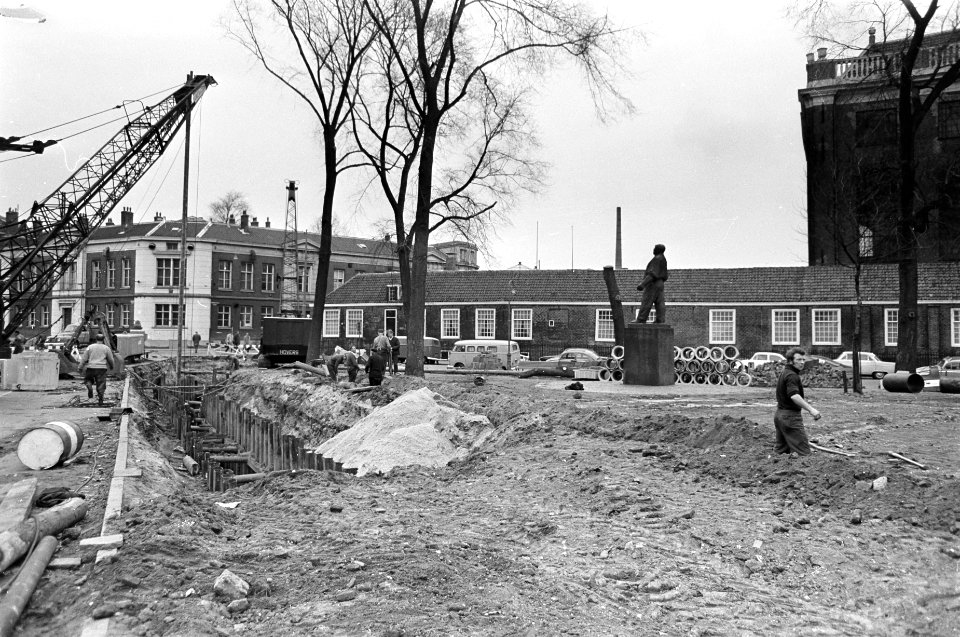 Het J. D. Meijerplein wordt onderhanden genomen door mensen van riolering en wat, Bestanddeelnr 920-1736