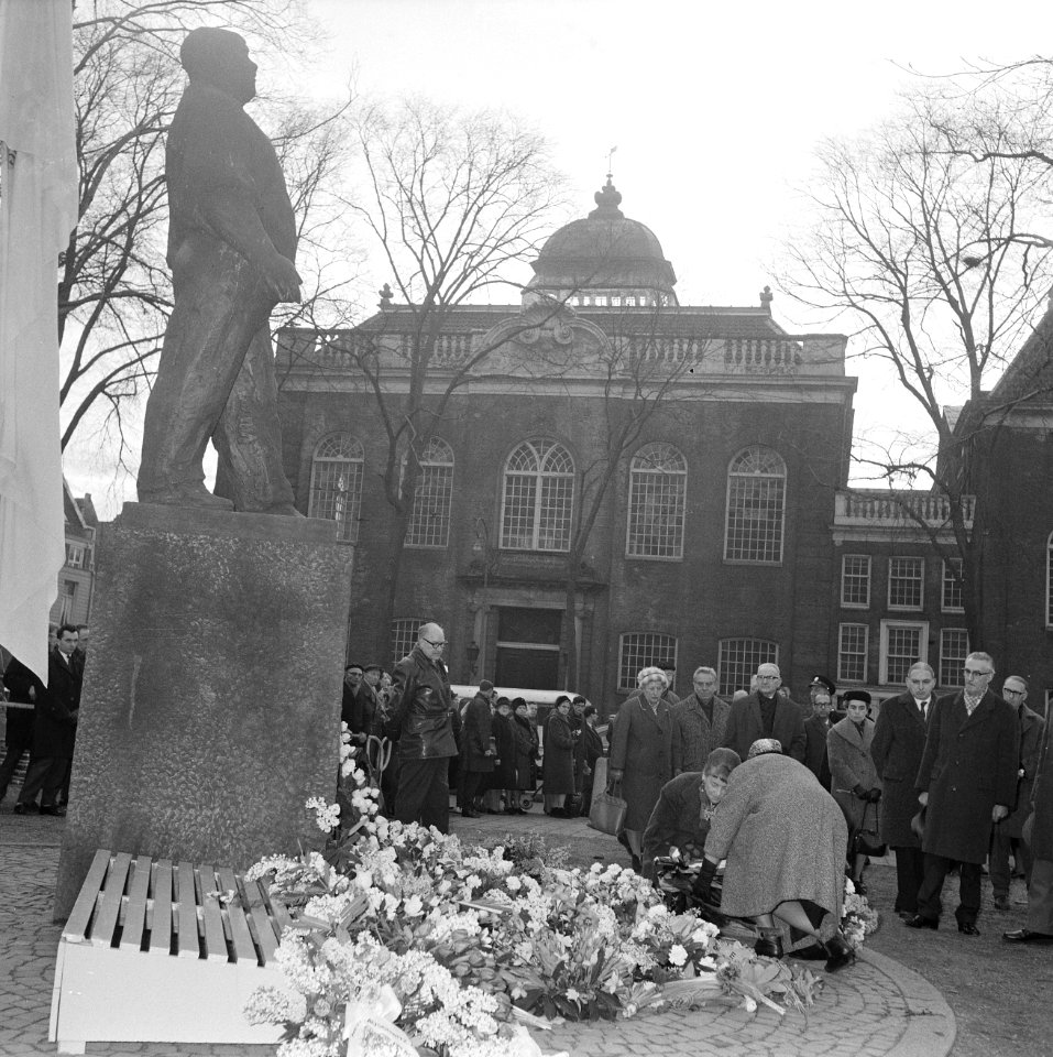Herdenking februaristaking 1941 op Jonas Daniel Meijerplein, Bestanddeelnr 916-0917