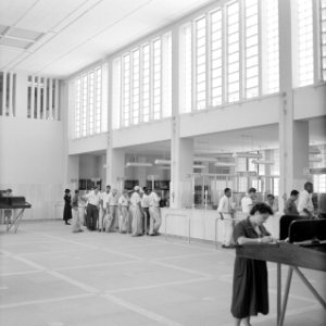 Het interieur van het postkantoor aan het Waaigatplein, Bestanddeelnr 252-2782