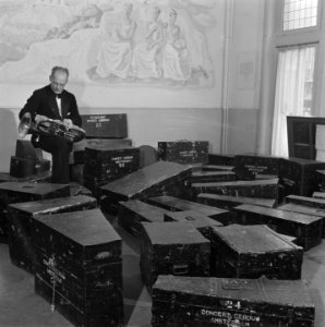 Het inpakken van de instrumenten voor het concertgebouworkest, Bestanddeelnr 901-4268