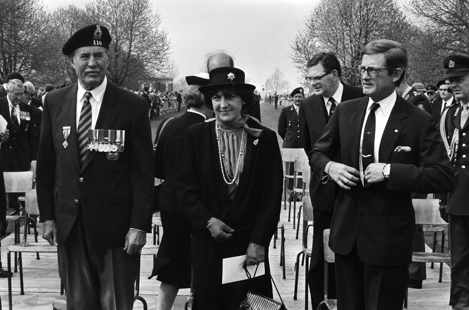 Herdenkingsdienst op Canadese erebegraafplaats in Groesbeek i.a.v. Prinses Margr, Bestanddeelnr 933-3197