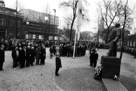 Herdenking Februaristaking bij de Dokwerken in Amsterdam burgemeester Polak die, Bestanddeelnr 930-6883