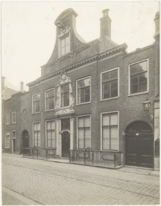 Het inmiddels gesloopte woonhuis van notaris De Booy Grote Houtstraat 99, Inventarisnummer NL-HlmNHA 12798
