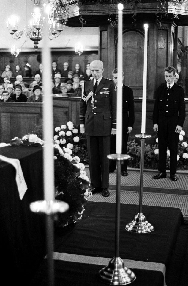 Herdenkingsplechtigheid in Westerkerk te Amsterdam. De Russische ambassadeur in , Bestanddeelnr 915-6972