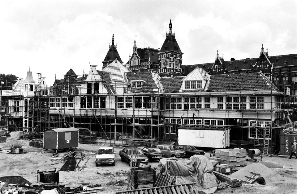 Herbouw van het Noord - Zuidhollands koffiehuis voor het Centraal Station te Ams, Bestanddeelnr 930-9499