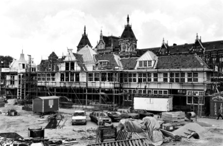 Herbouw van het Noord - Zuidhollands koffiehuis voor het Centraal Station te Ams, Bestanddeelnr 930-9499