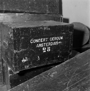Het inpakken van de instrumenten voor het concertgebouworkest, Bestanddeelnr 901-4270