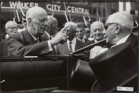 Herdenkingen, studenten, begroetingen, Jonkman JA, Alma L, Utrecht, Bestanddeelnr 091-0778