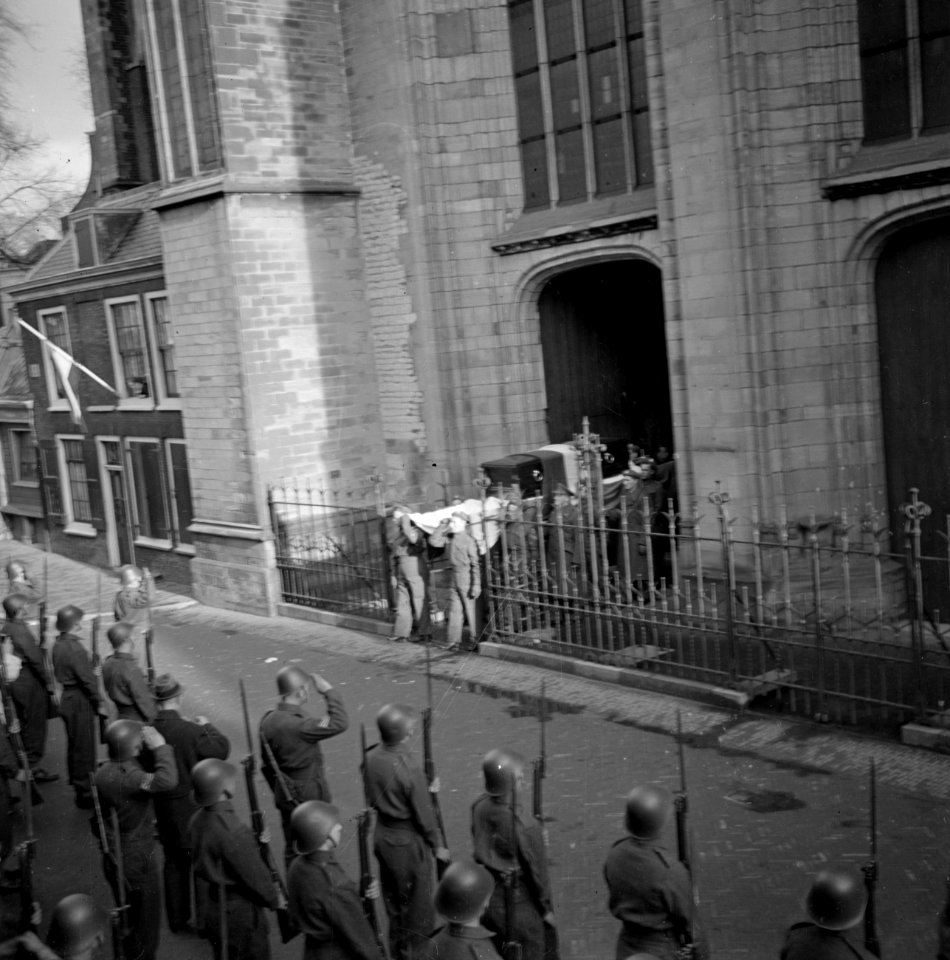 Herdenkingsbijeenkomst in de Sint-Bavo in Haarlem voor de 422 gefusilleerden in , Bestanddeelnr 255-9099