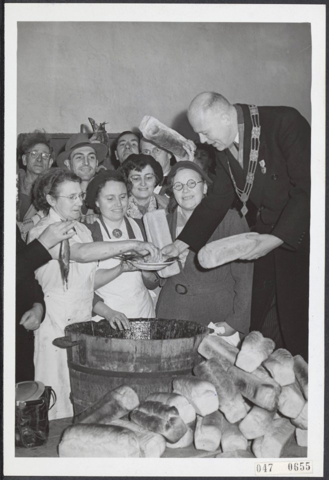 Herdenkingen, geschiedenis, burgemeesters, vis, festiviteiten, Kinschot F.H. van, Bestanddeelnr 047-0655