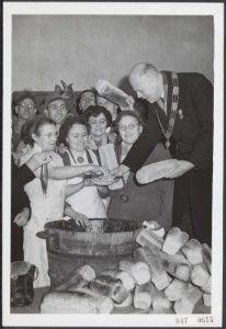 Herdenkingen, geschiedenis, burgemeesters, vis, festiviteiten, Kinschot F.H. van, Bestanddeelnr 047-0655