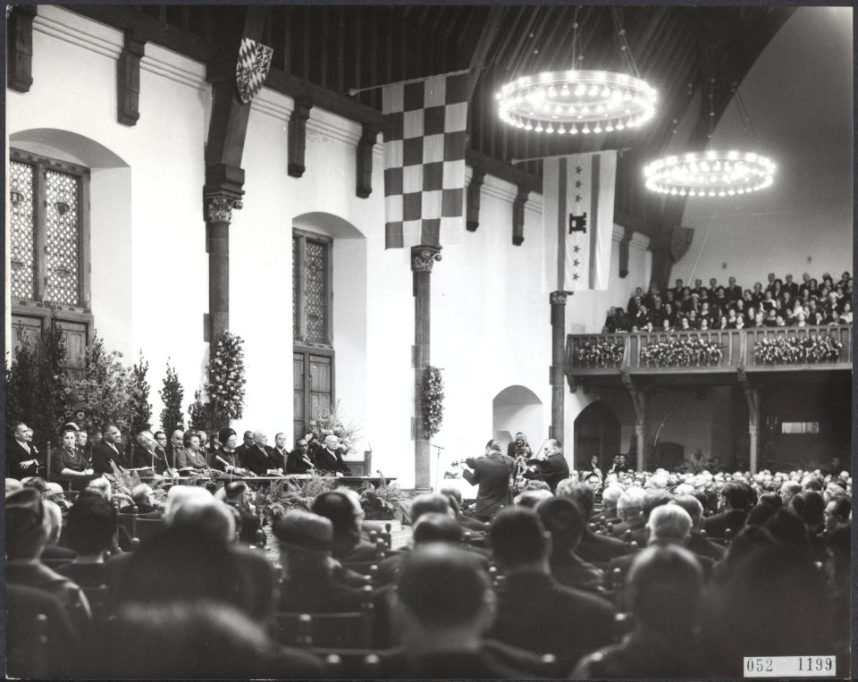 Herdenkingen, parlementen, Beatrix, prinses, Juliana, koningin, Bestanddeelnr 052-1199