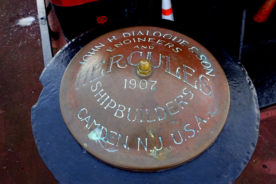 Hercules 1907, John H Dialogue & Son, Engineers and Shipbuilders, Camden, NJ, USA - Hercules - Hyde Street Pier - San Francisco, CA DSC02226