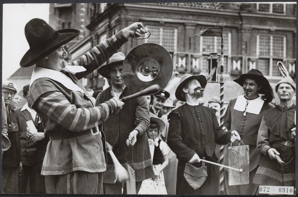 Herdenkingen, geschiedenis, wedstrijden, kostuums, Bestanddeelnr 072-0910