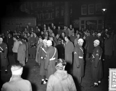 Herdenkingsavond op de Dam te Amsterdam, nav Hongaarse opstand Marechaussee , Bestanddeelnr 908-1262