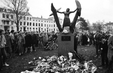 Herdenkingen, oorlogsmonumenten, verzetsstrijders, kransleggingen, publiek, Bestanddeelnr 932-4202