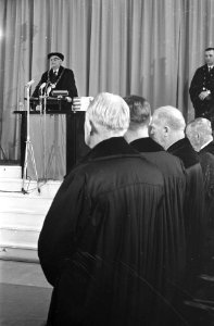 Herdenkingsbijeenkomst dr. Martin Luther King , de rector magnificus van de VU t, Bestanddeelnr 921-2303