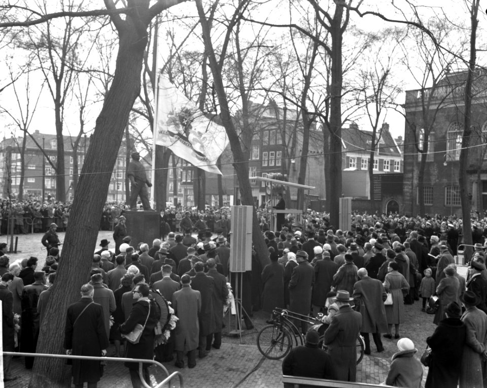 Herdenking februaristaking, kranslegging, Bestanddeelnr 912-1402